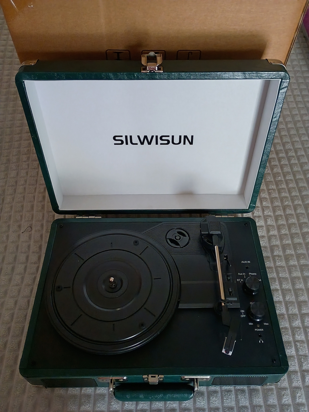 Silwisun Vintage Bluetooth Record Player – Green Suitcase Turntable – New in Box